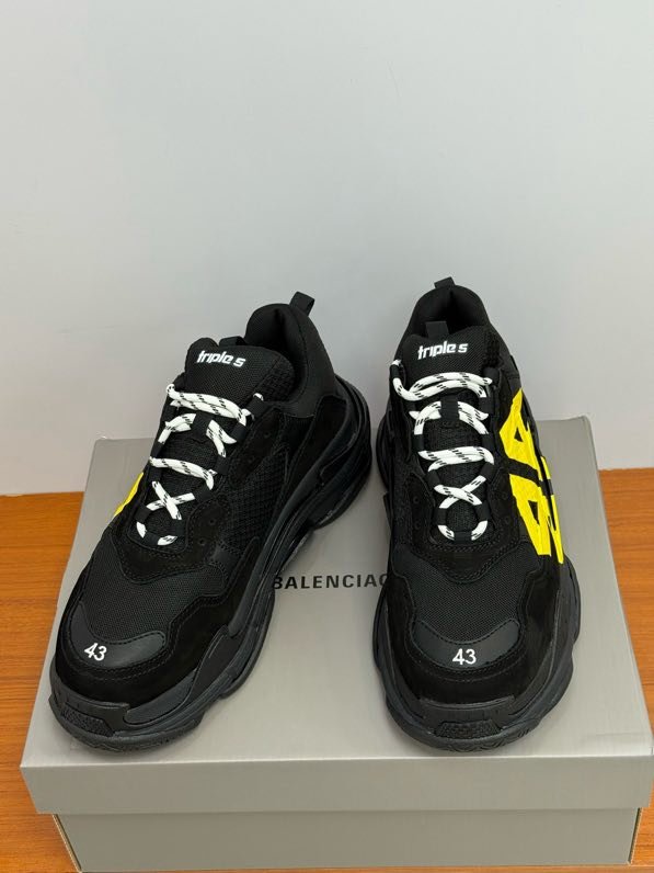 Кроссовки женские фото 2