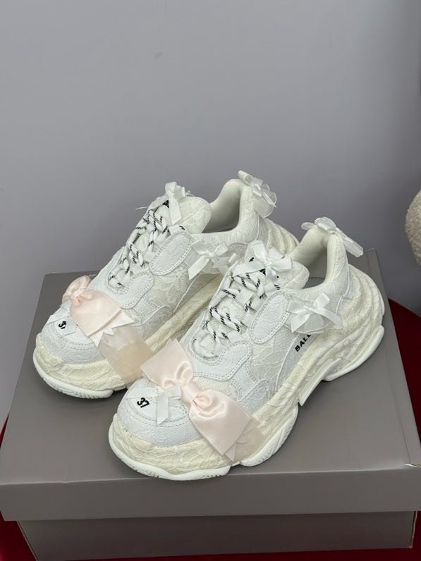 Кроссовки женские фото 2