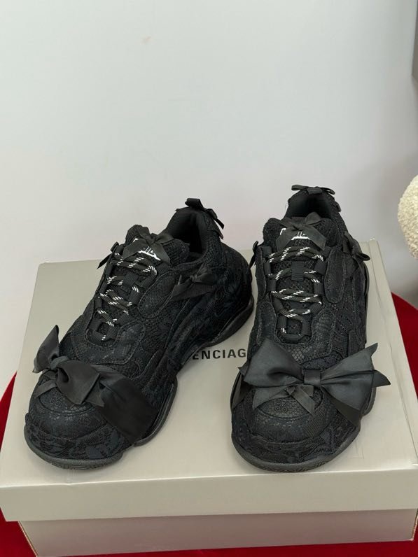 Кроссовки женские фото 2