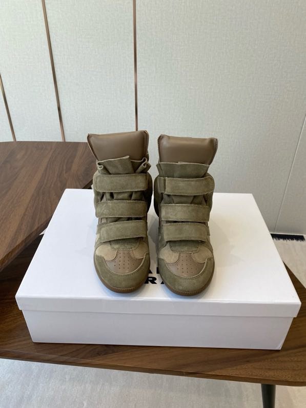 Кроссовки женские фото 2