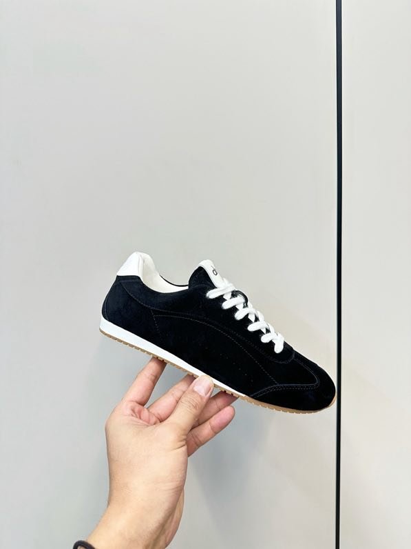 Кроссовки женские фото 2