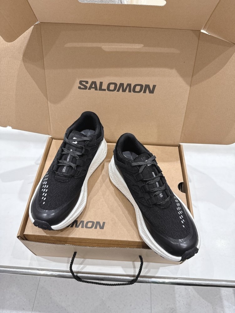 Кросівки жіночі фото 2