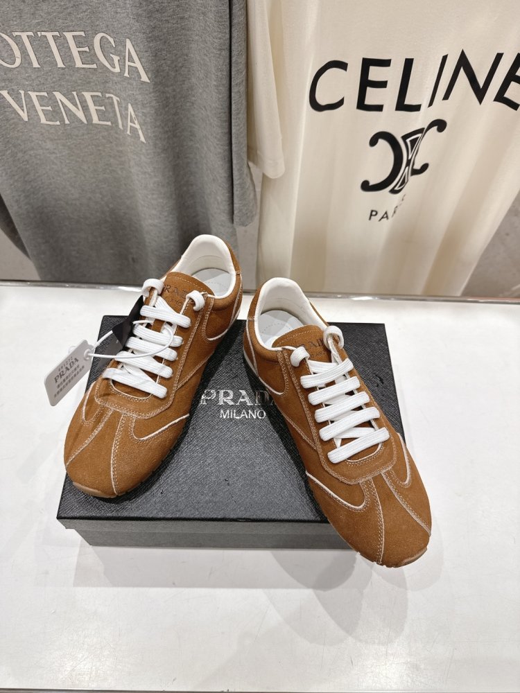 Кроссовки женские фото 2