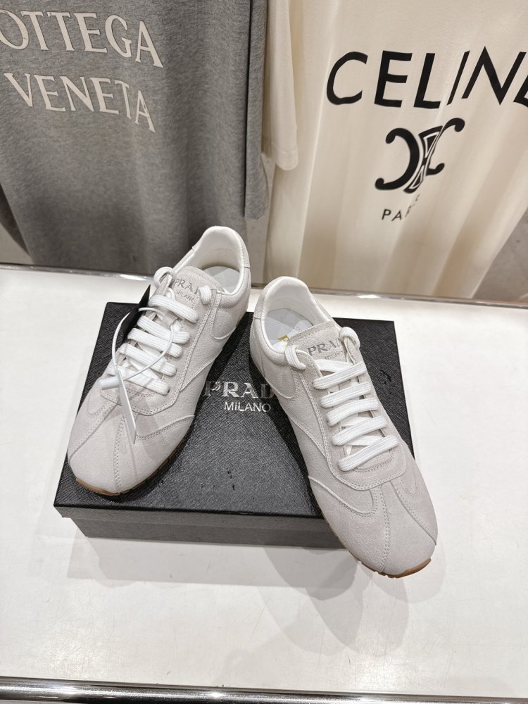 Кроссовки женские фото 2