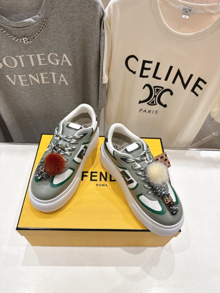 Кросівки жіночі фото 2