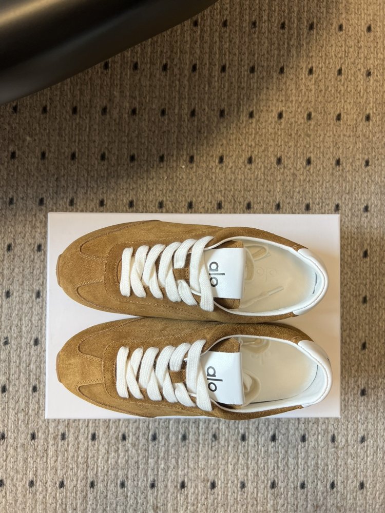 Кроссовки женские фото 2