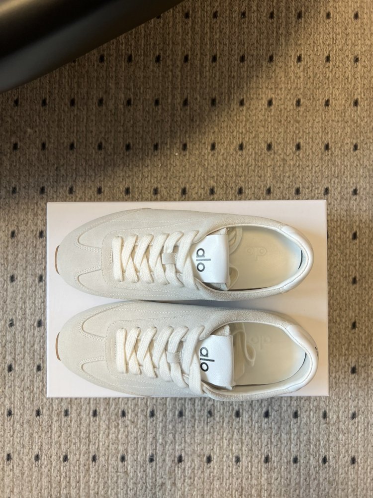 Кроссовки женские фото 2