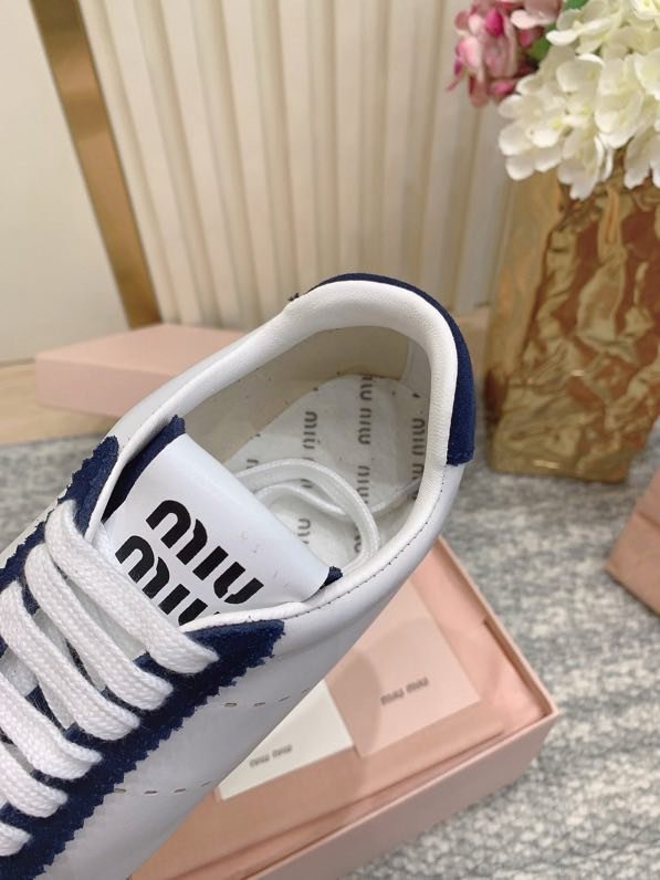 Кроссовки женские фото 2