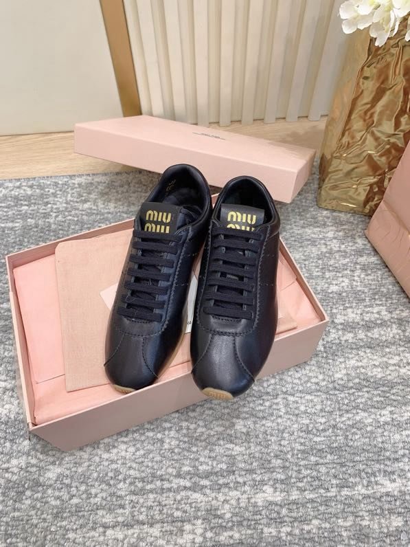 Кроссовки женские фото 2