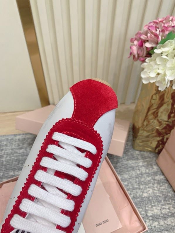 Кроссовки женские фото 2