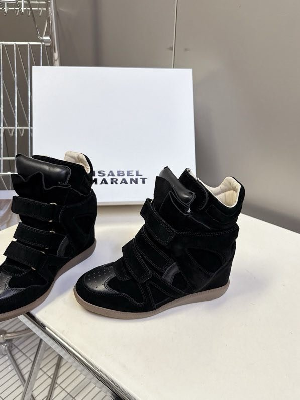 Кроссовки женские фото 2