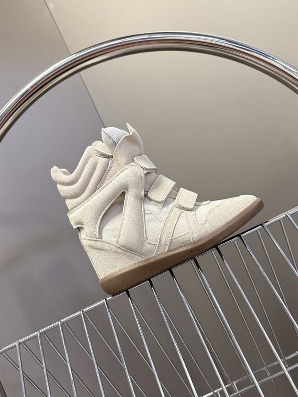 Кроссовки женские фото 2