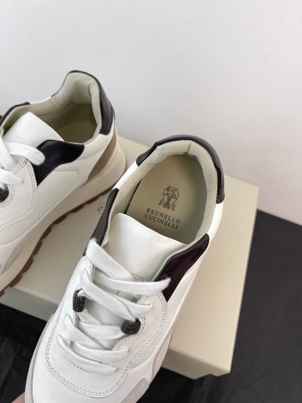 Кроссовки женские фото 2