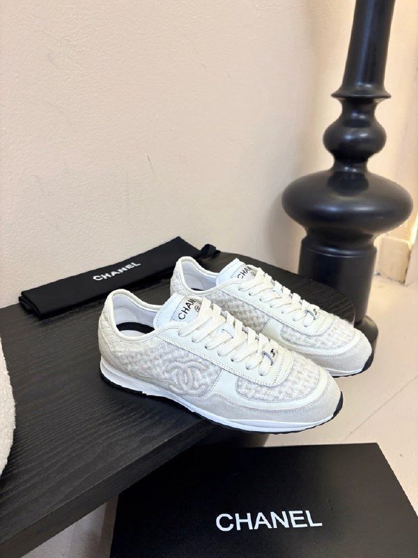 Кроссовки женские фото 2