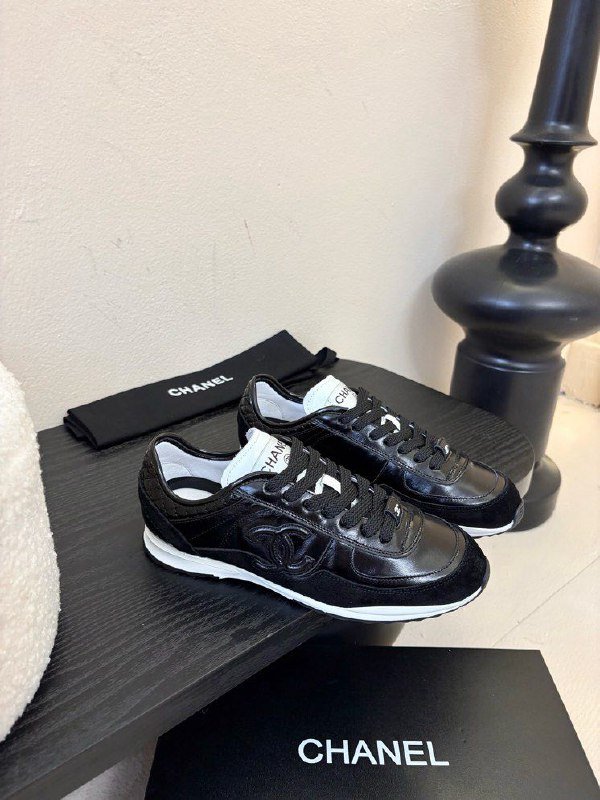 Кроссовки женские фото 2