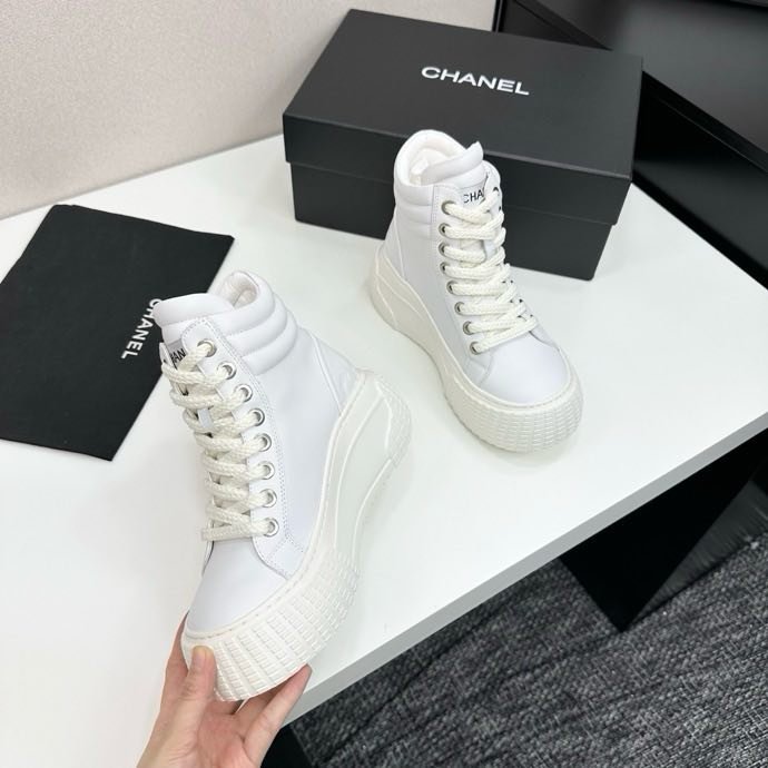 Кросівки жіночі фото 2