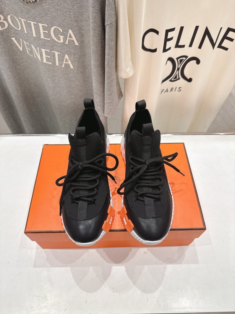 Кросівки жіночі фото 2