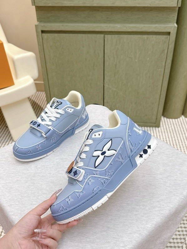 Кроссовки женские фото 2