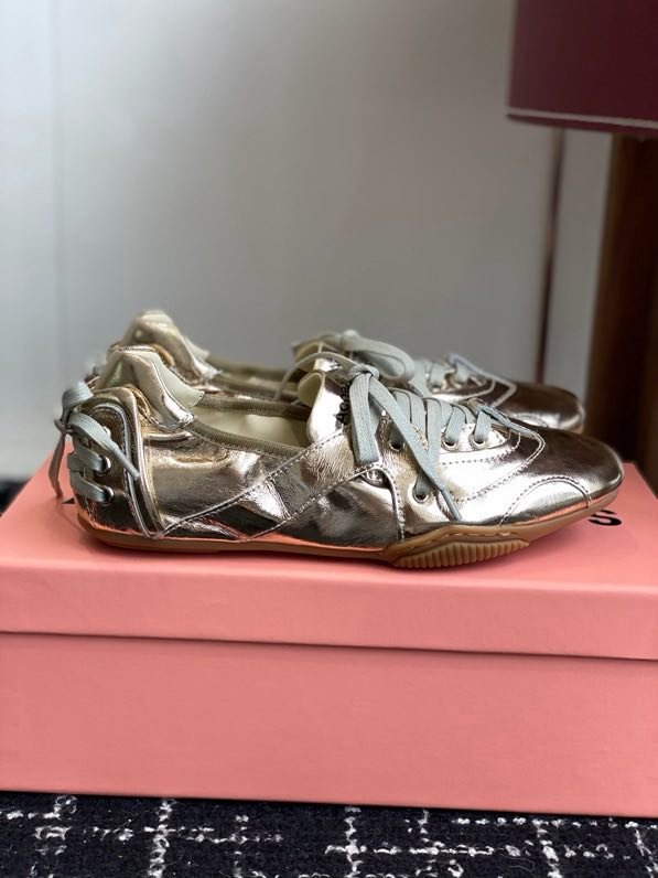 Кроссовки женские фото 2