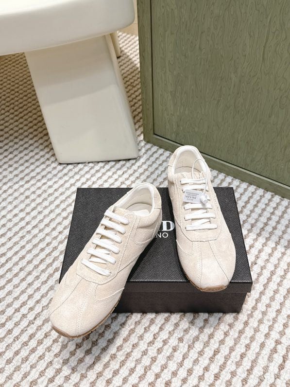 Кросівки жіночі фото 2