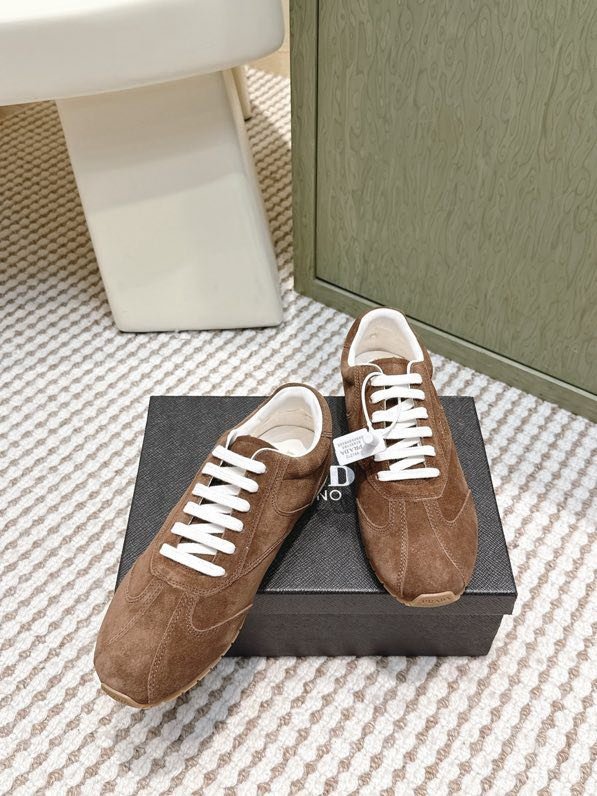 Кроссовки женские фото 2