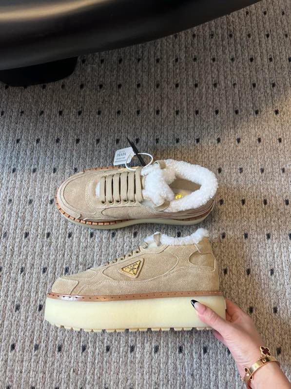 Кросівки жіночі фото 2