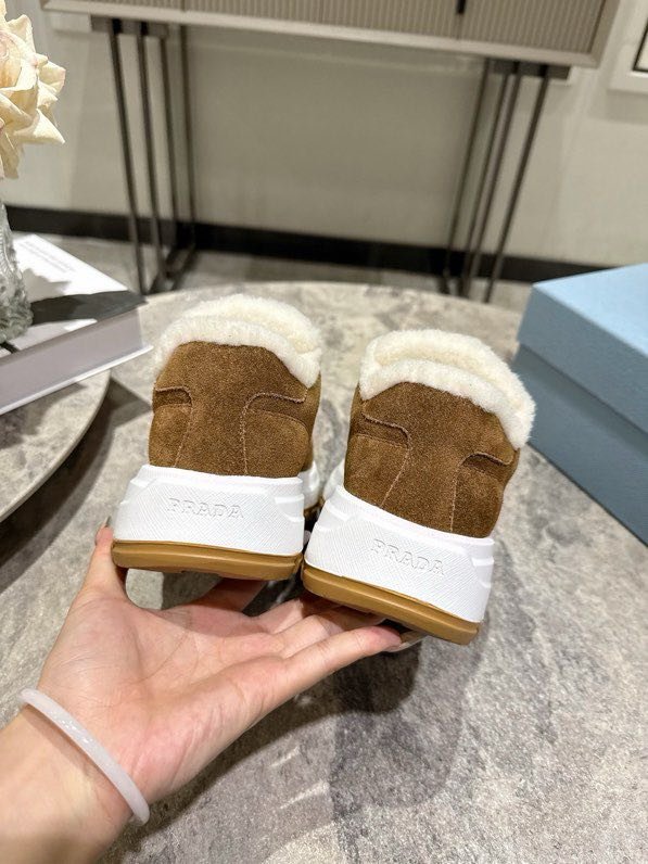 Кросівки жіночі фото 2