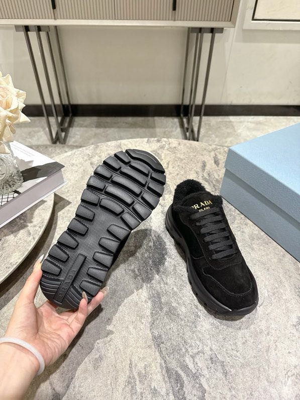 Кросівки жіночі фото 2