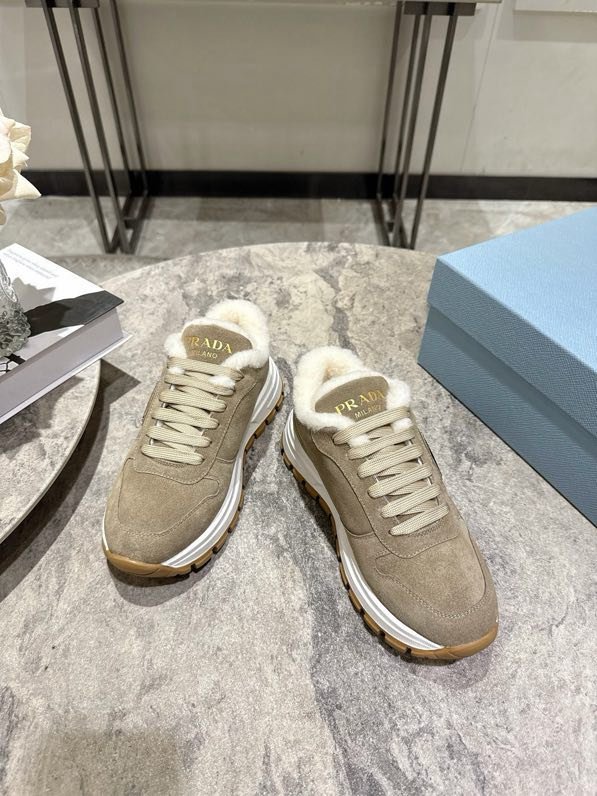 Кросівки жіночі фото 2