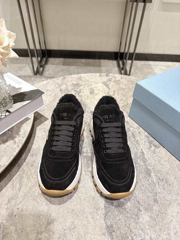 Кросівки жіночі фото 2