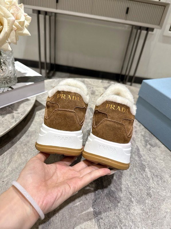 Кросівки жіночі фото 2