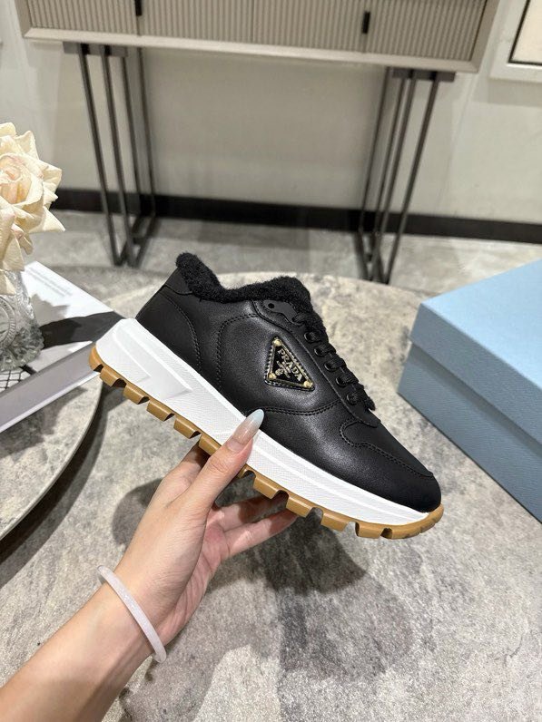 Кросівки жіночі фото 2