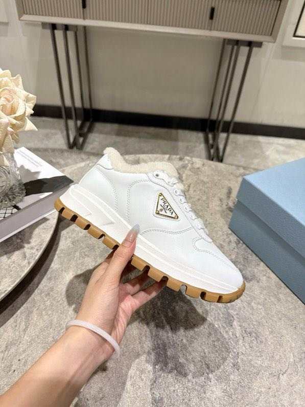 Кросівки жіночі фото 2