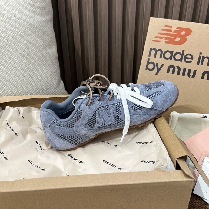 Кросівки жіночі фото 2