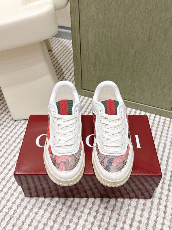 Кроссовки женские фото 2