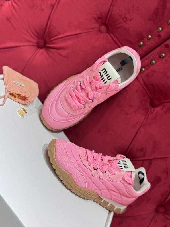 Кроссовки женские фото 2