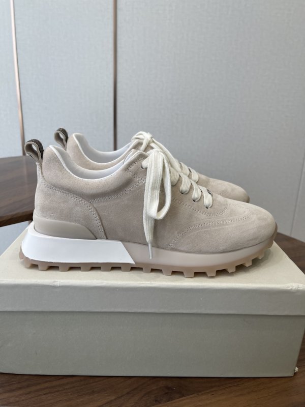 Кроссовки женские фото 2