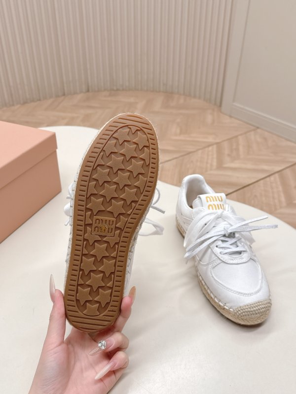 Кроссовки женские фото 2