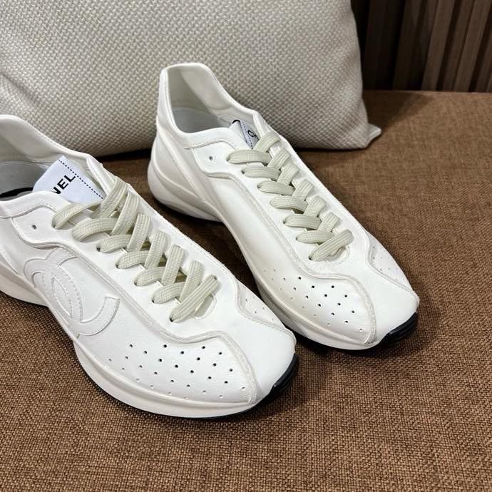 Кроссовки женские фото 2