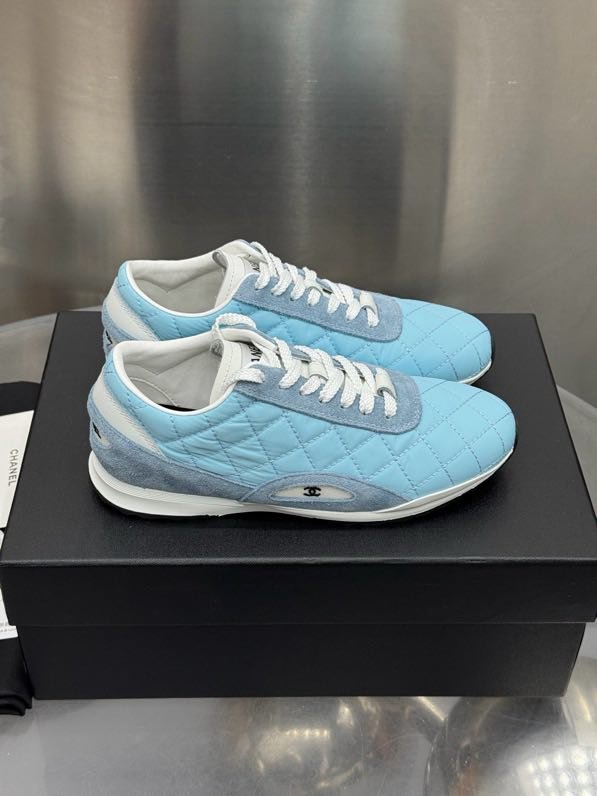 Кроссовки женские фото 2