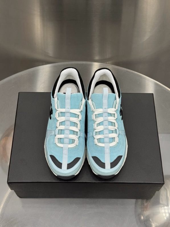 Кроссовки женские фото 2