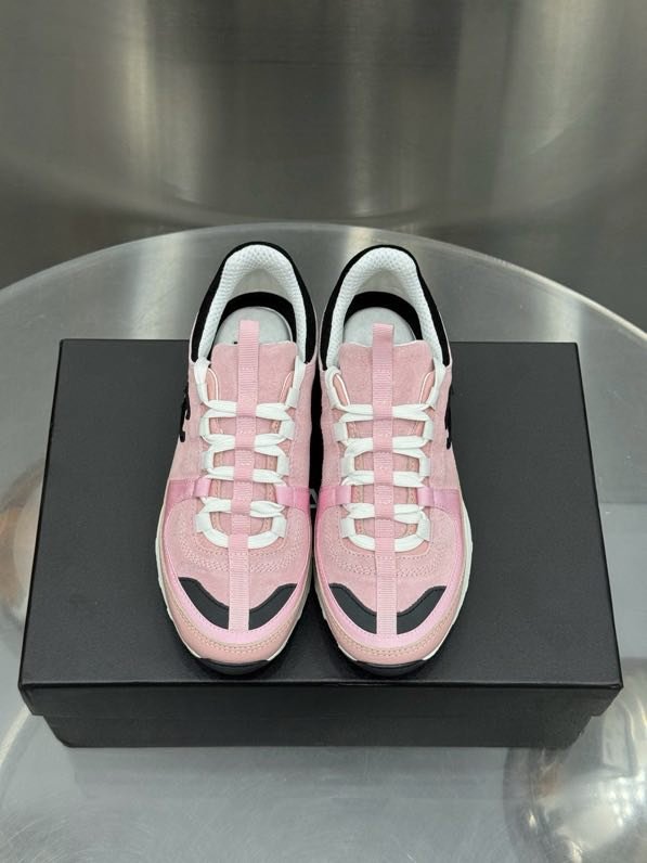 Кроссовки женские фото 2