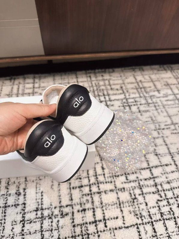 Кроссовки женские фото 3