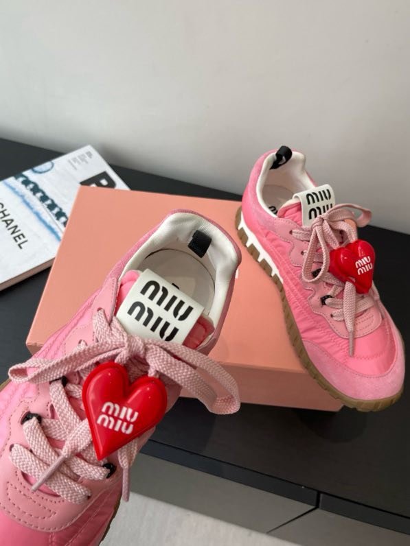 Кроссовки женские фото 3