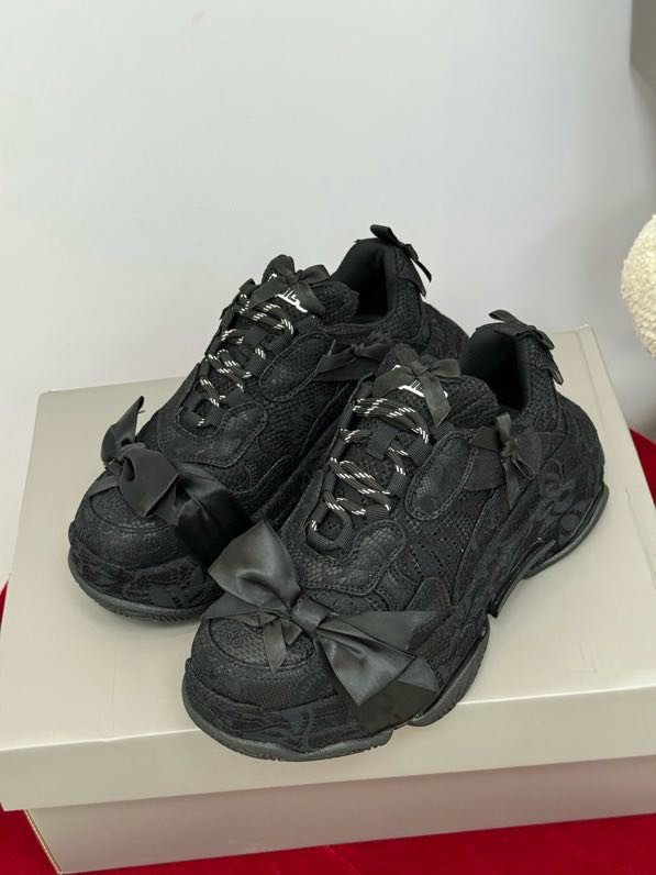 Кроссовки женские фото 3