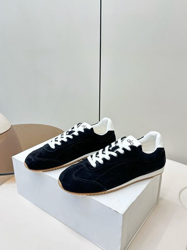 Кроссовки женские фото 3