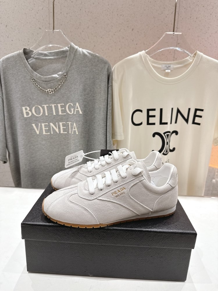 Кроссовки женские фото 3