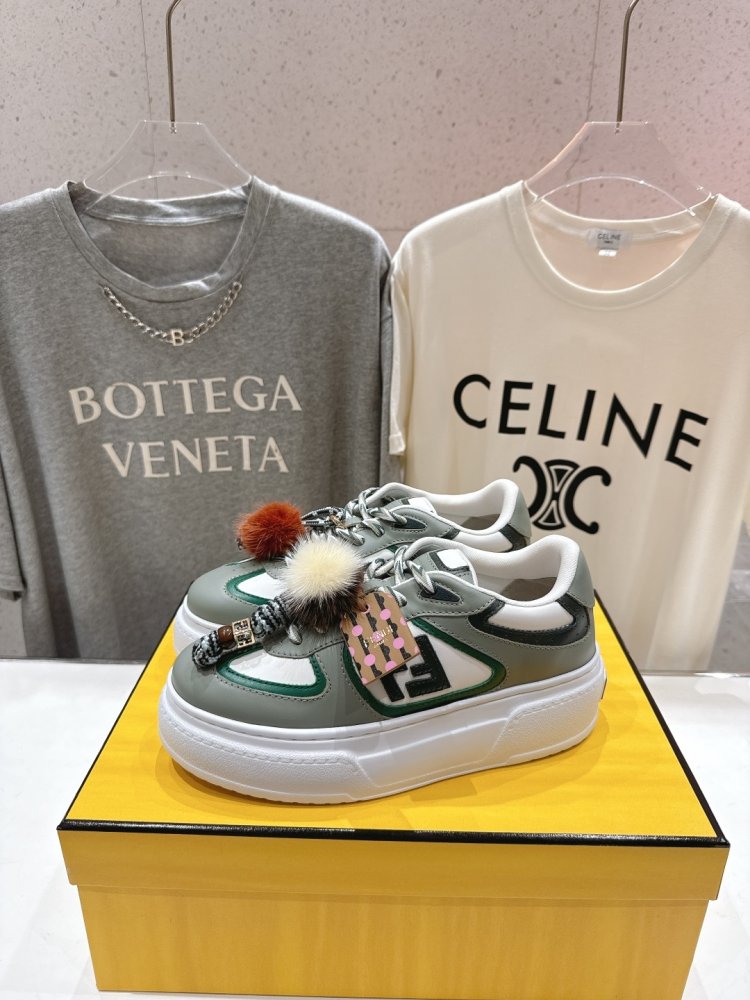 Кросівки жіночі фото 3