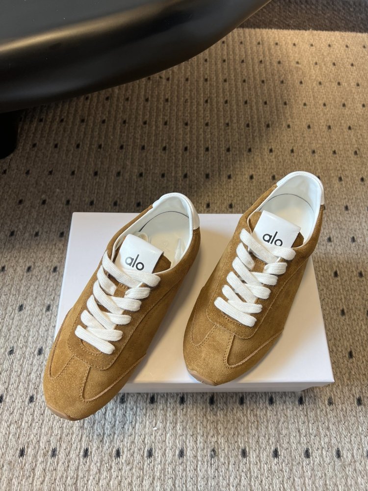 Кроссовки женские фото 3