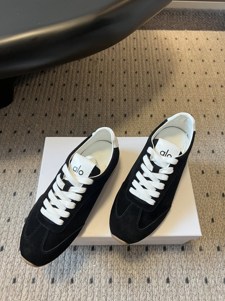 Кроссовки женские фото 3